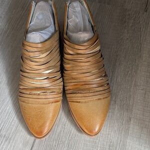 Chic Tan Strappy Leather Booties